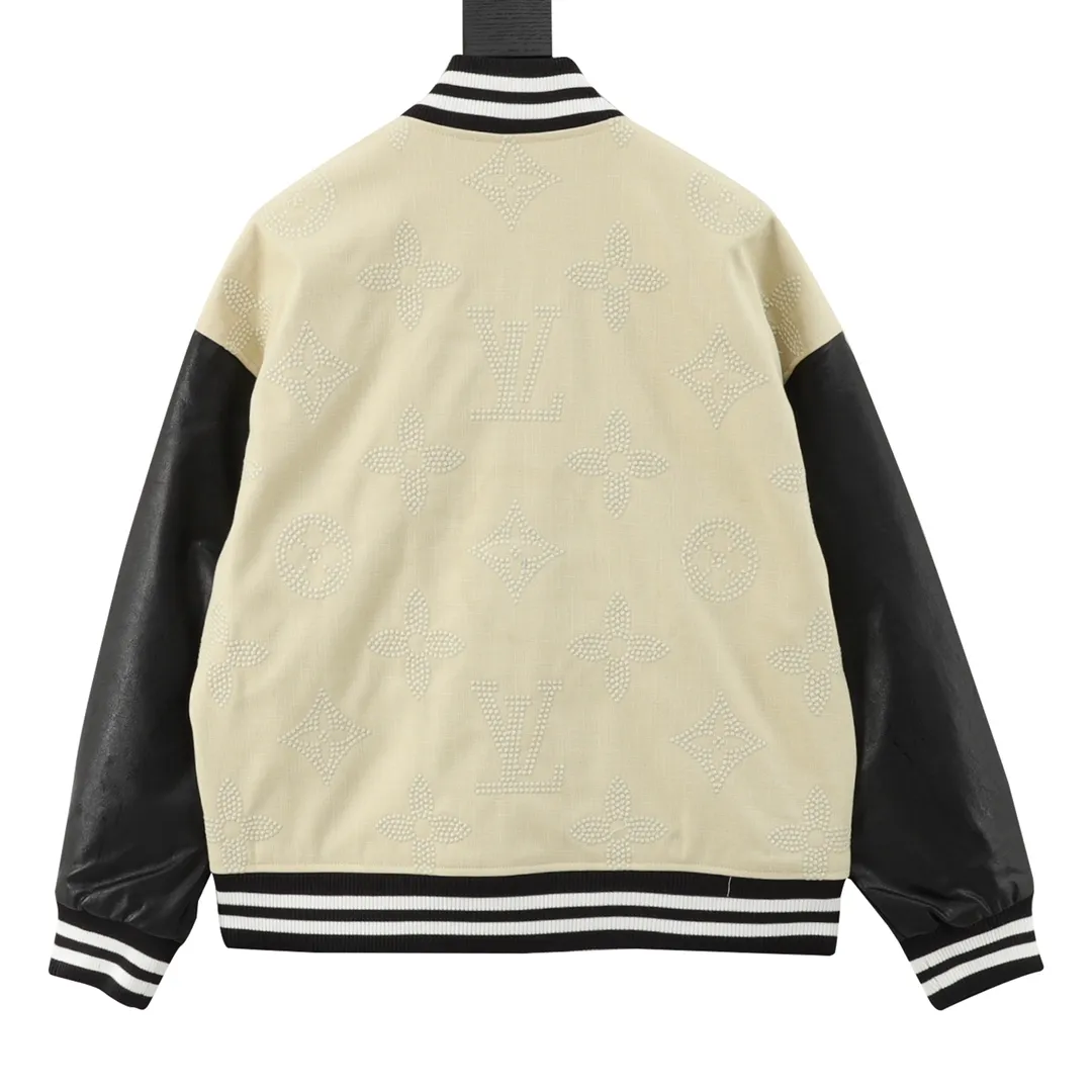 🅿️570 Louis Vuitton/Louis Vuitton pearl presbyopic stitching baseball uniform jacket Warm reminder: It is recommended to hand wash or dry clean! ! This year is particularly popular. Baseball uniform jackets are available at all levels of the market (you must compare the details). The most powerful quality control. Baseball uniforms have been produced and researched for 7 years. The details are exquisite. With it, you will be the most handsome boy in the world. The fully painted surface with four-button buttons (buttons with LOGO), the fabric is customized for more than a month. It is not ready-made in the market. It is made of woolen blended fabric, custom-woven and dyed. It has high color fastness. It is recommended to hand wash or dry clean for the first time. "Custom-woven knitted rib at the hem", the lining is made of silky and delicate cupro fiber material, which can be worn directly against the body. It is extremely comfortable, a heavy-hitting item, purchase version! Size：XS-L